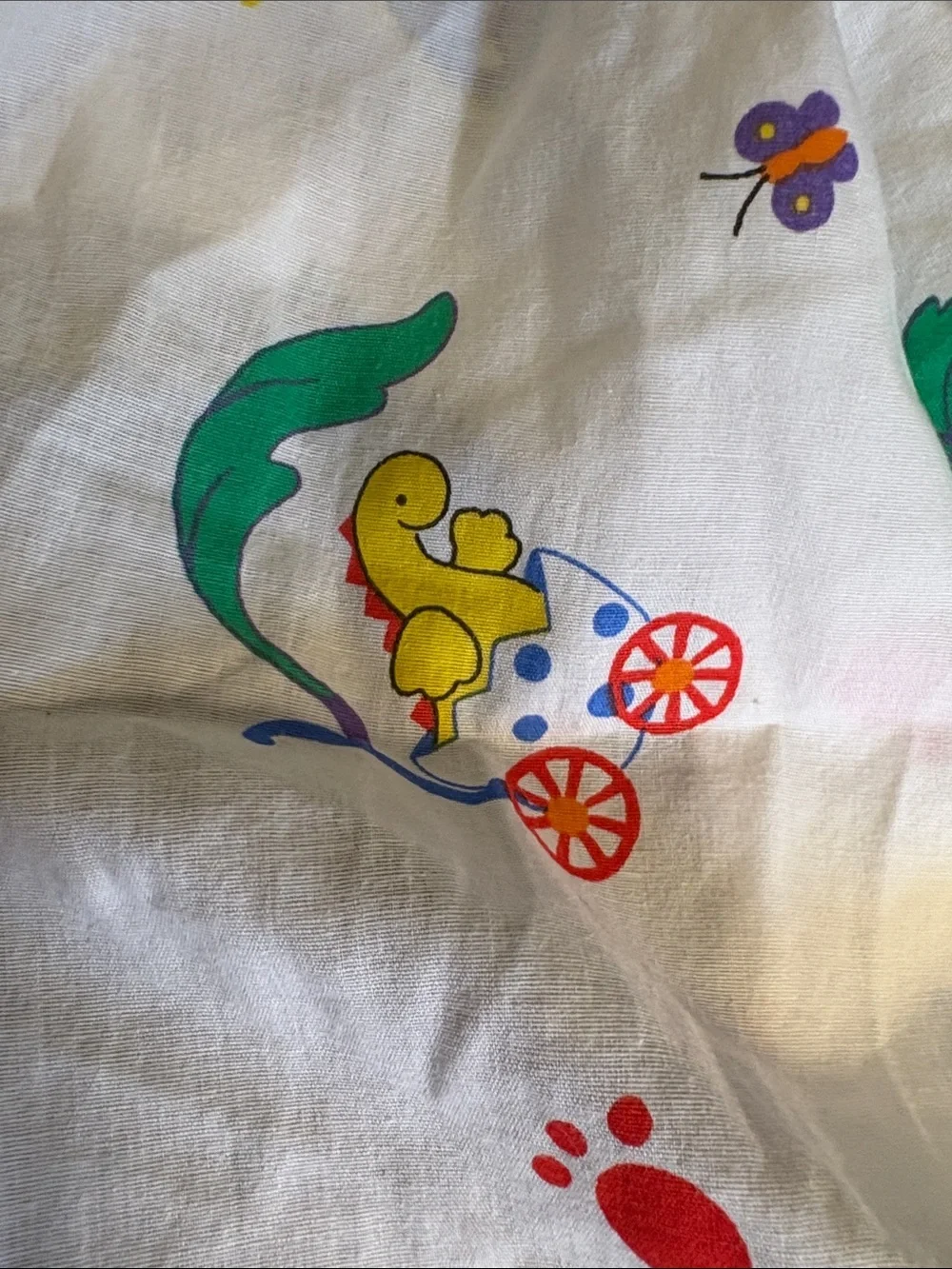 Vintage 90’s Kids Dinosaur fitted crib sheet - White with Yellow & Red FF